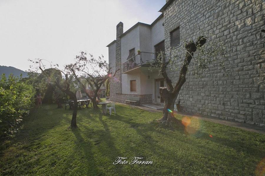 Villa Casa Vacanze Gli Ulivi Del Lago Sale Marasino Exterior foto